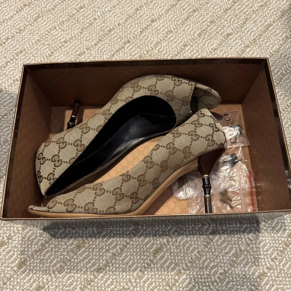 Gucci Brown & Gold Bambi peep toe pumps beige ebony | size 9 - Picture 6 of 8